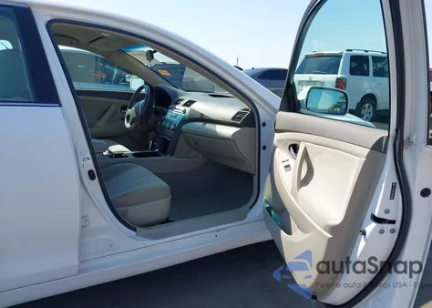 2010 Toyota Camry Le z USA, uszkodzony, nr VIN 4T1BF3EK1AU548887